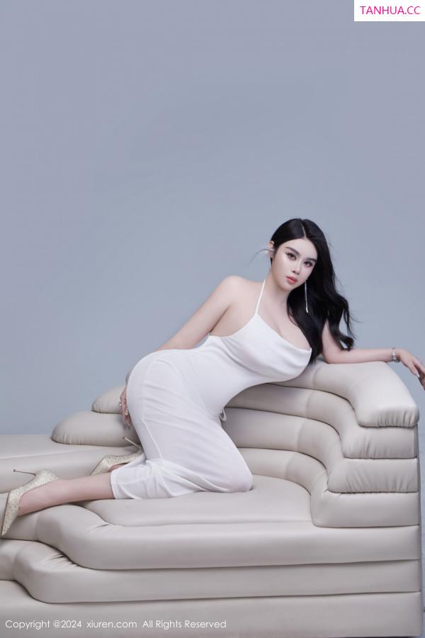 黛诺欣 戴渃欣 [XiuRen]高清写真图 2024.07.18 No.8878 戴渃欣 美乳性感第41张图片